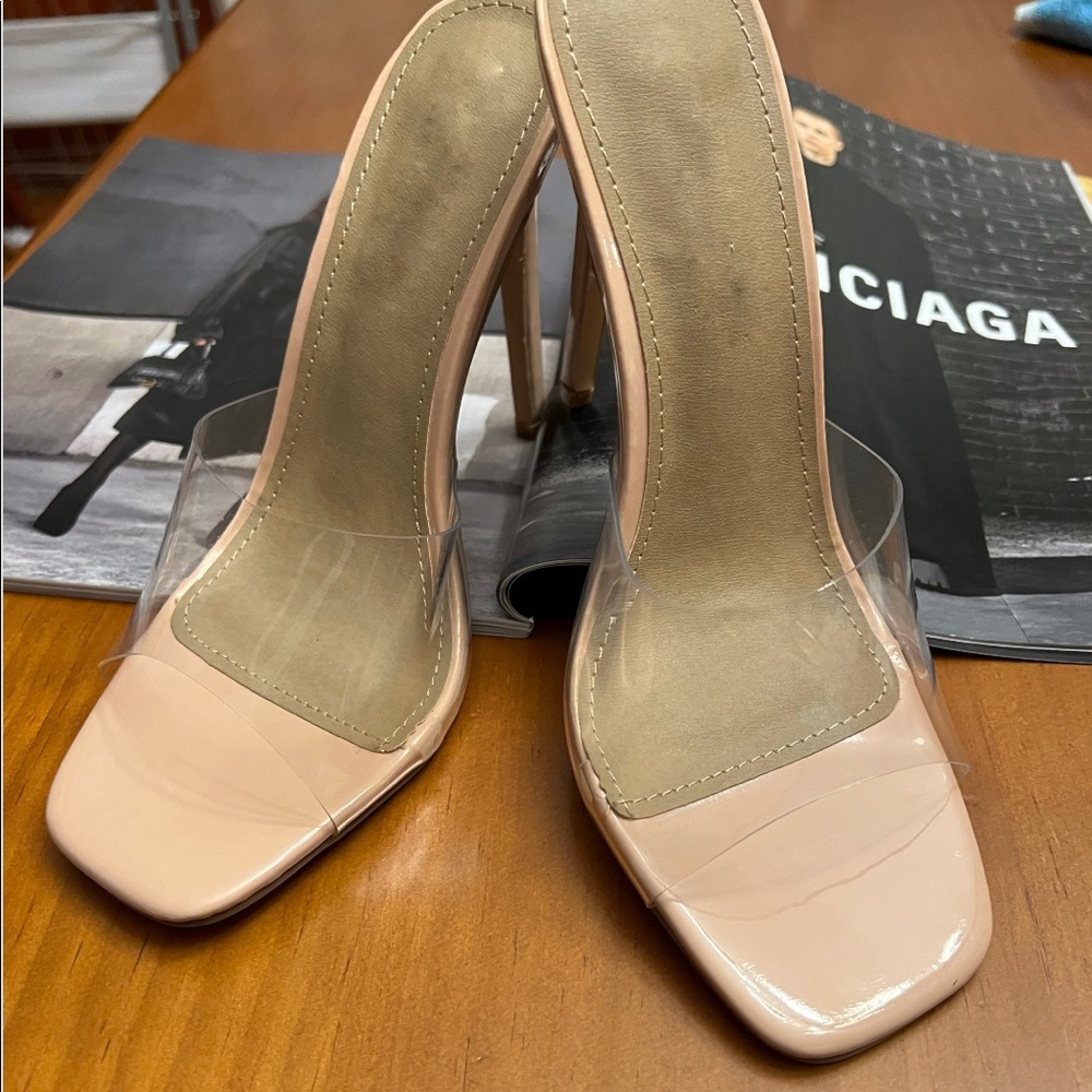 New nude heels - Picture 3 of 4